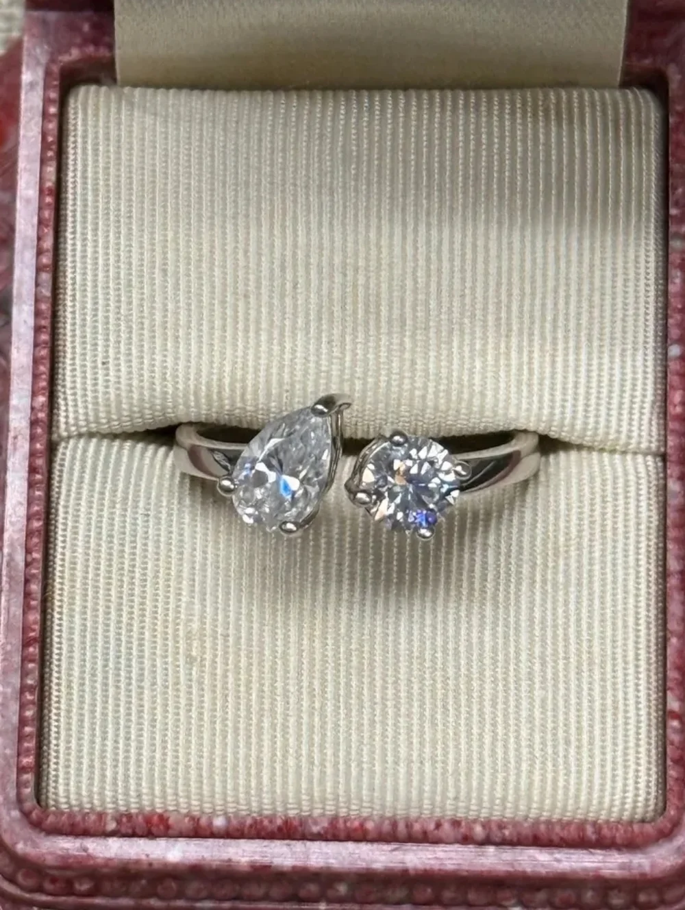 Djoy Sterling Silver Moissanite Toi-Moi Ring SZ 8 (1.4 TCW) - Picture 3 of 4